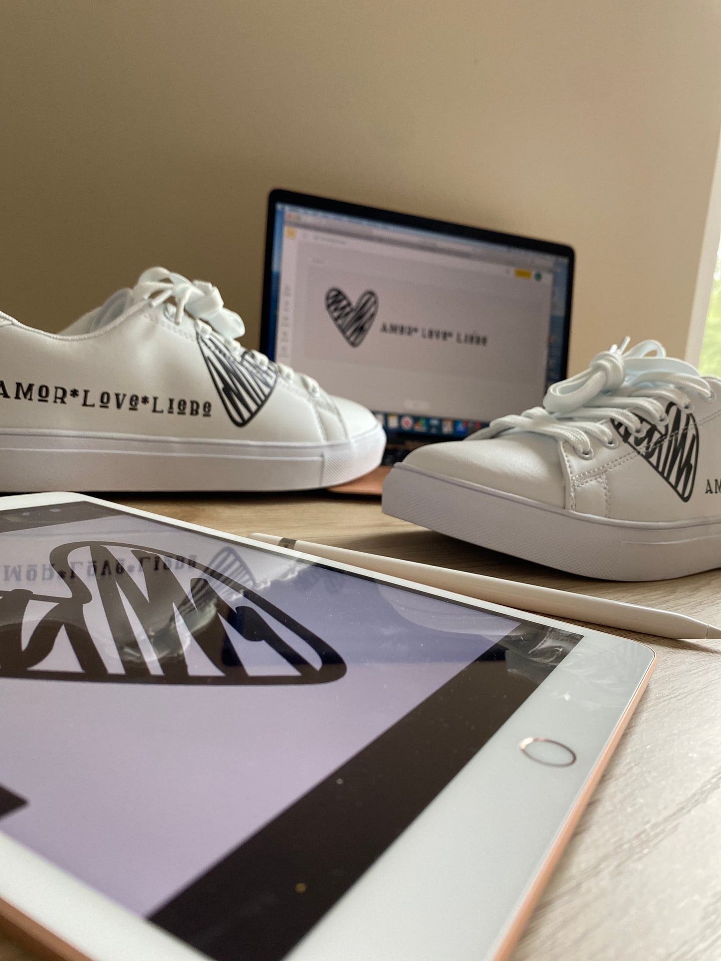 Lola Sneakers